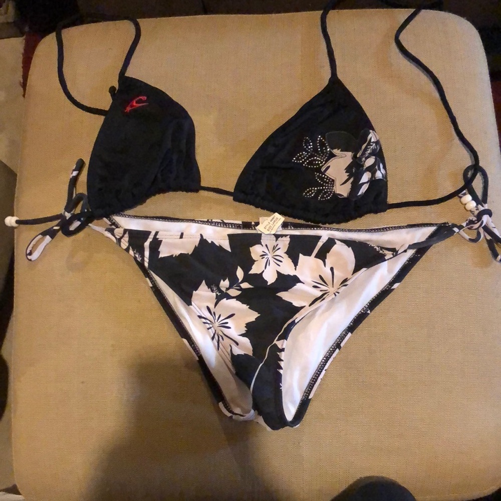 O’Neil black floral bikini size large
